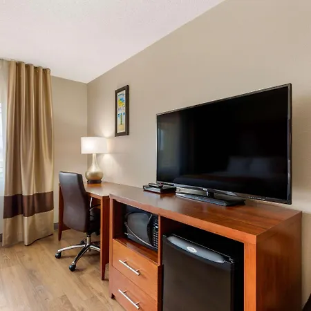 Comfort Inn & Suites Milford Exterior photo
